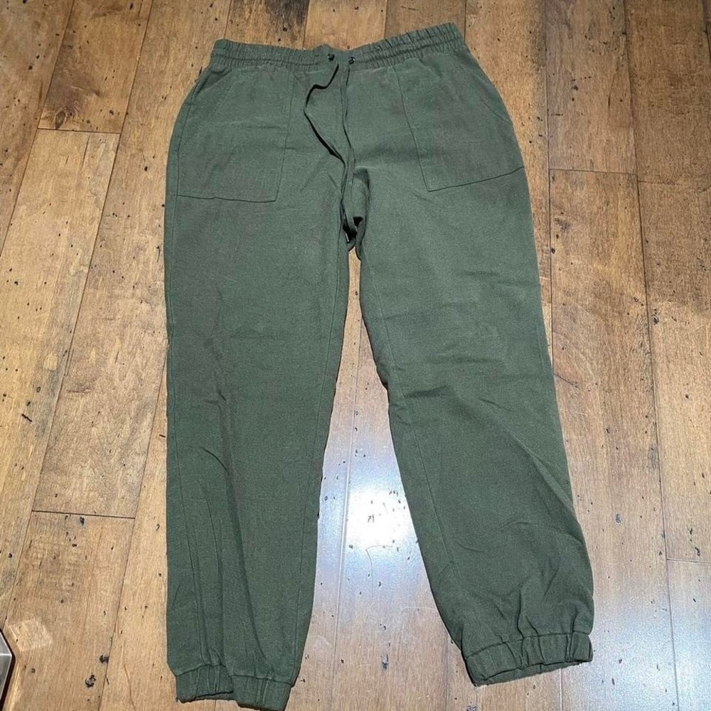 Nine West green cargo joggers Size M